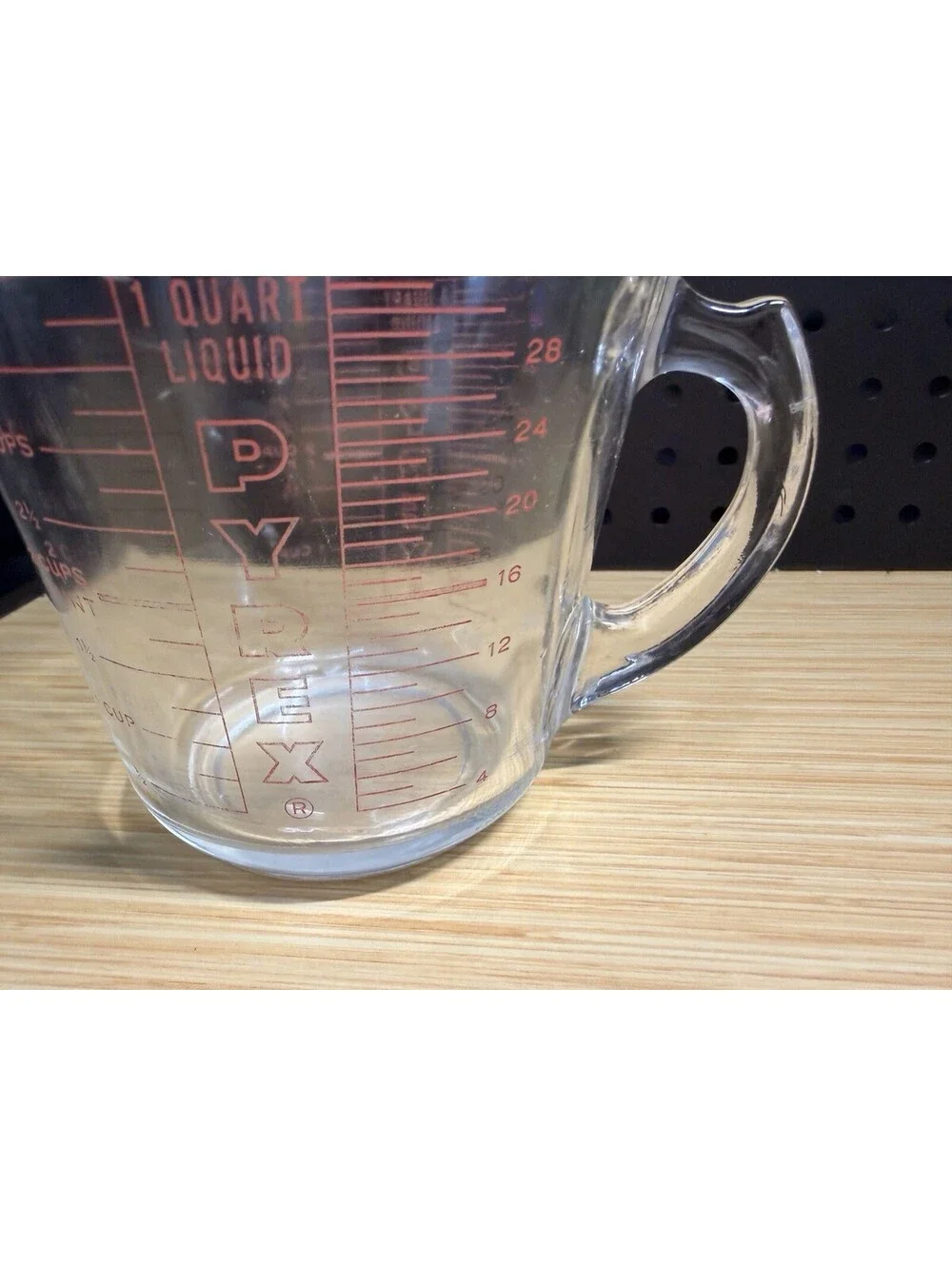 Vintage Pyrex 532 4 cup 1 Quart 32 oz Measuring Cup Red Block Letter D-Handle
